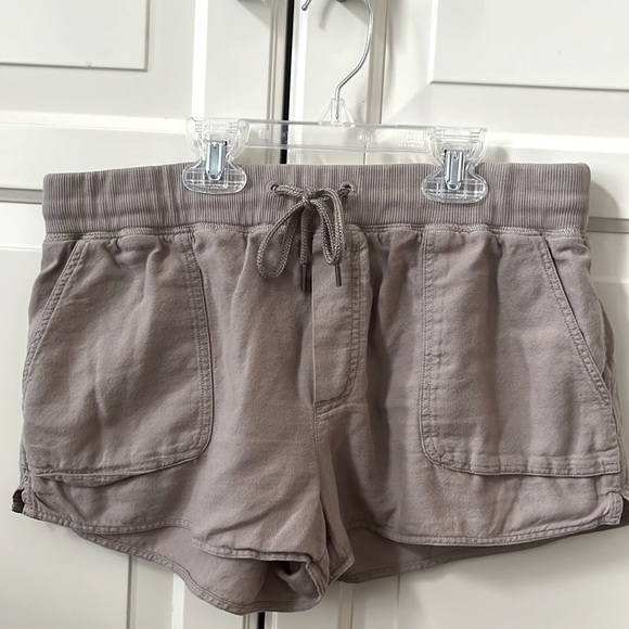 Aritzia Community Axiom Short - Picture 2 of 4